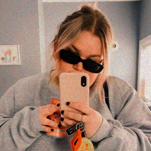 Meet your Posher, Danielle - Picture 1 of 1